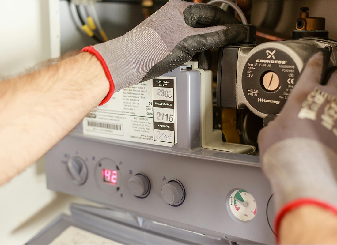 Plombier installateur qualifié par Évident : prestations de plomberie générale conformes aux normes, assurant durabilité et bon fonctionnement des installations sanitaires.